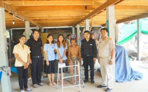 ร่วมมอบอุปกรณ์ช่วยเหลือทางการแพทย์ รถโยกสำหรับผู้พิการ wheelchair