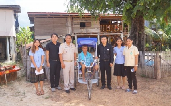 ร่วมมอบอุปกรณ์ช่วยเหลือทางการแพทย์ รถโยกสำหรับผู้พิการ wheelchair