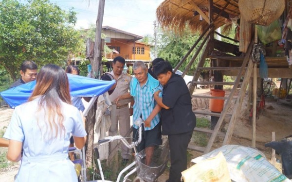 ร่วมมอบอุปกรณ์ช่วยเหลือทางการแพทย์ รถโยกสำหรับผู้พิการ wheelchair